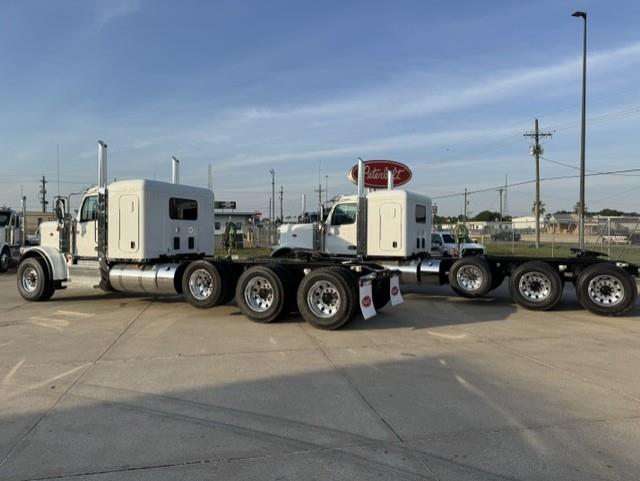 2027 Peterbilt 589-3