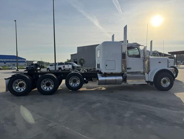 2027 Peterbilt 589-4