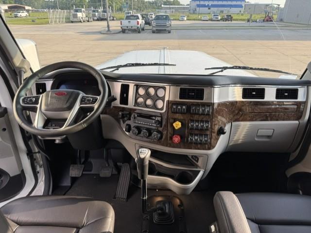 2027 Peterbilt 589-7