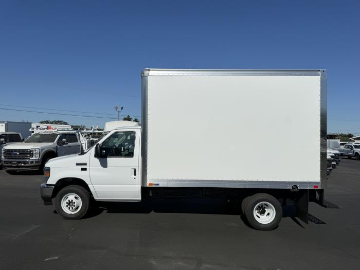 2027 Ford E-450-2