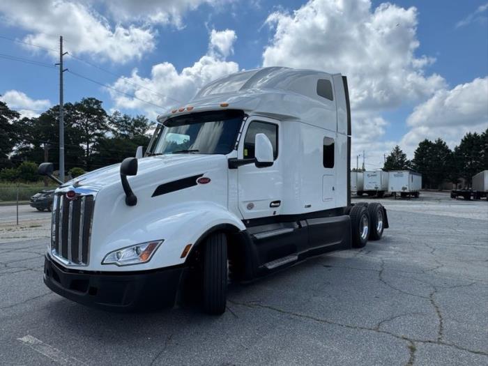 2022 Peterbilt 579-0