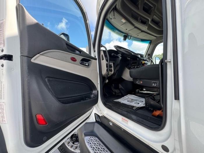 2022 Peterbilt 579-10