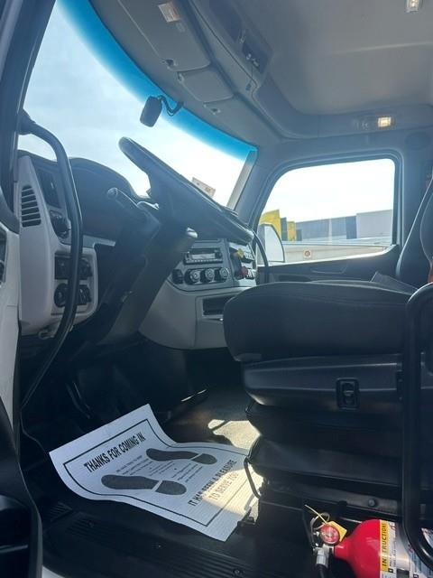 2023 Peterbilt 579-5