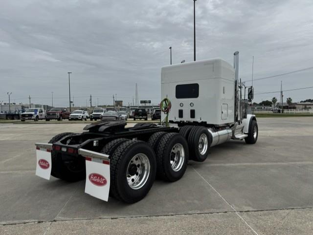 2027 Peterbilt 589-24