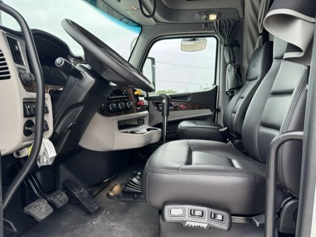 2027 Peterbilt 589-27