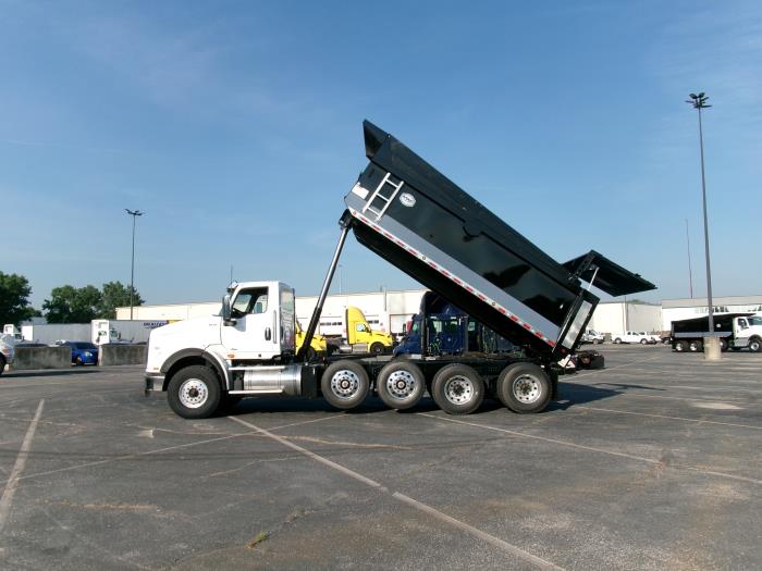 2025 International HX620-8