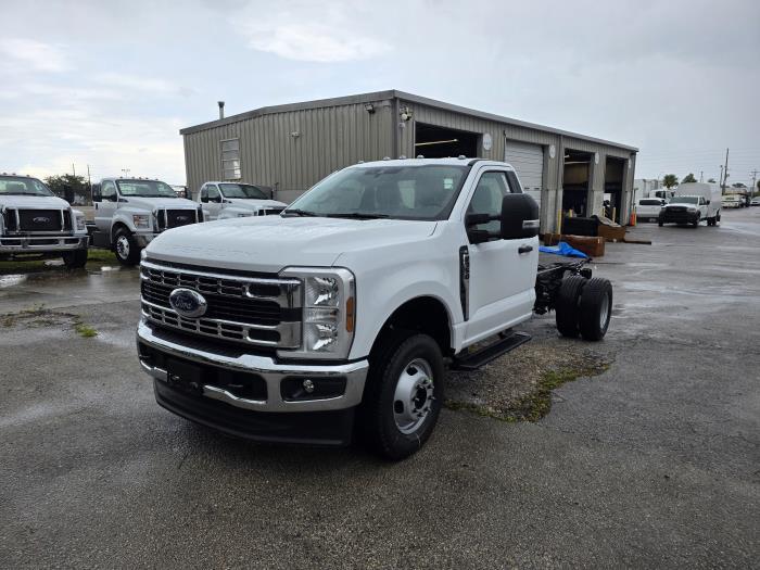 New 2026 Ford F-350 - photo 2