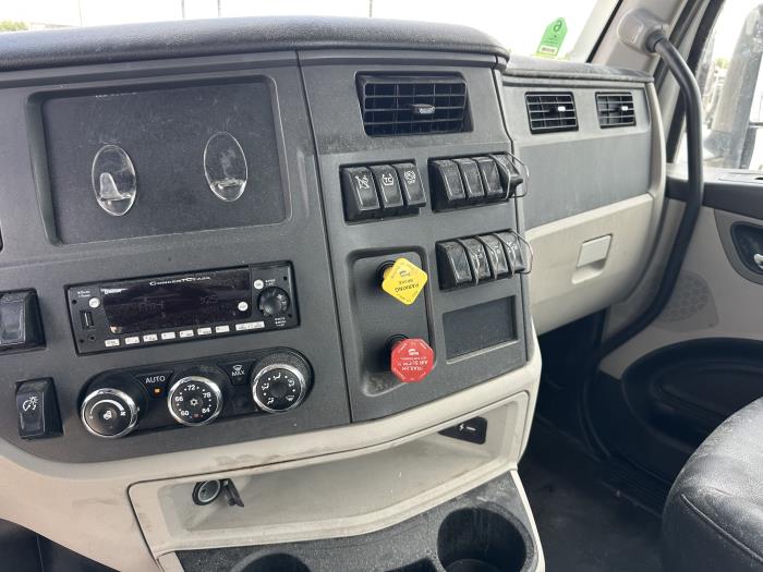 2023 Peterbilt 579-6