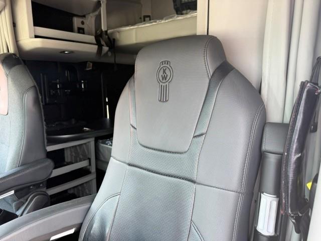 2023 Kenworth T680-27