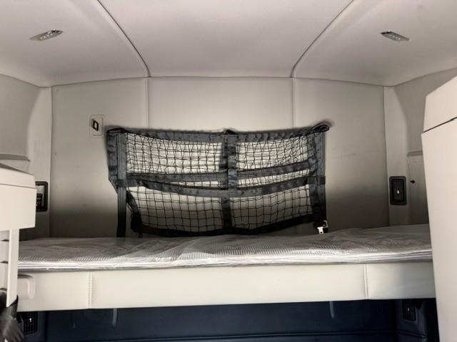 2023 Kenworth T680-36