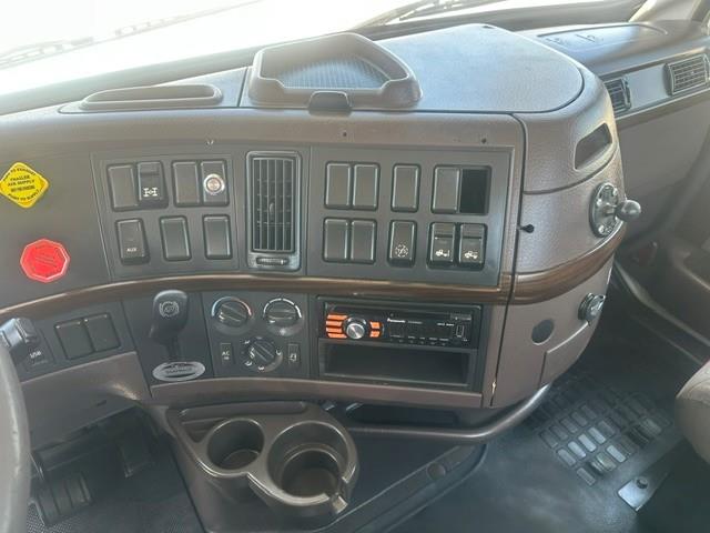 2015 Volvo VNL300-9