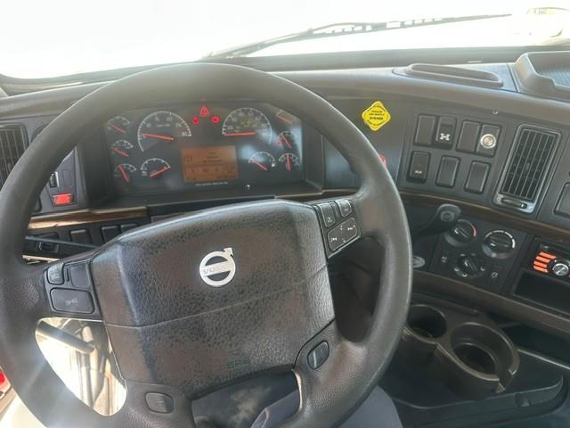 2015 Volvo VNL300-10