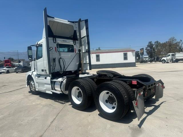 2015 Volvo VNL300-12