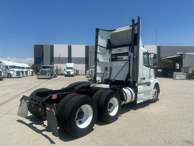 2015 Volvo VNL300-15