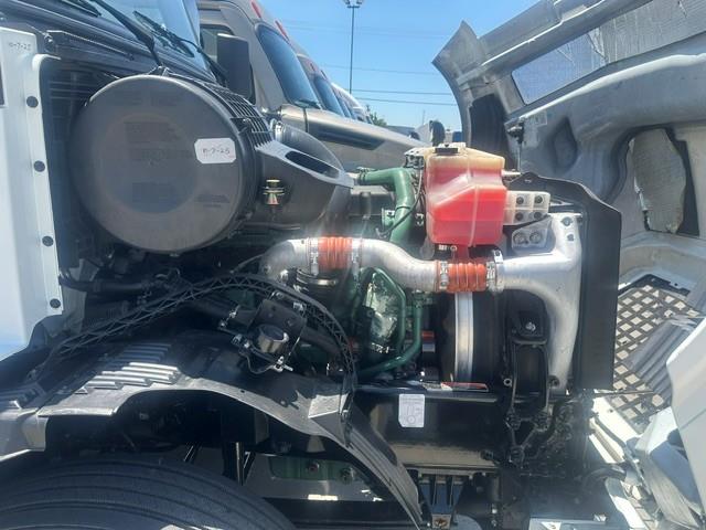 2015 Volvo VNL300-16