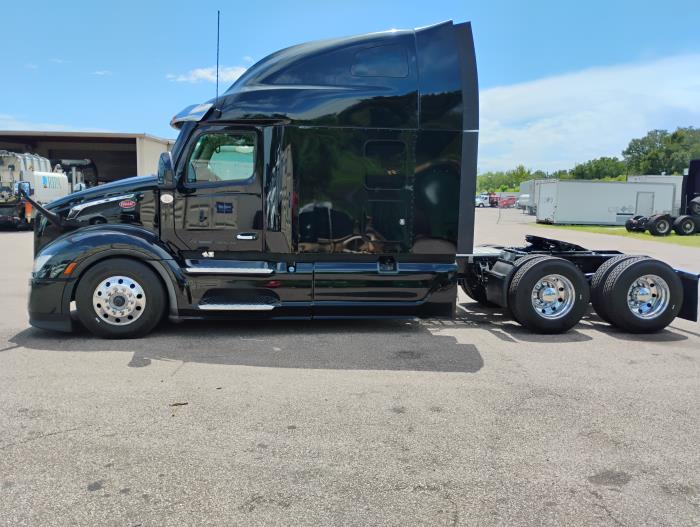 2023 Peterbilt 579-3