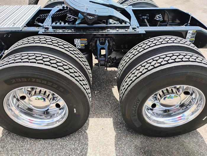 2023 Peterbilt 579-4