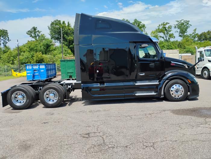 2023 Peterbilt 579-9