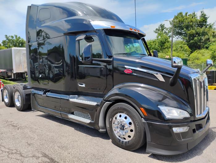 2023 Peterbilt 579-10