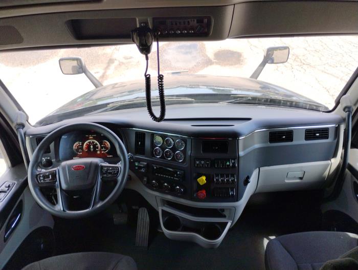 2023 Peterbilt 579-29
