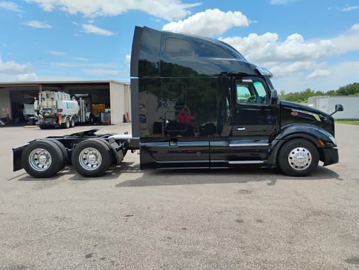 2022 Peterbilt 579-7