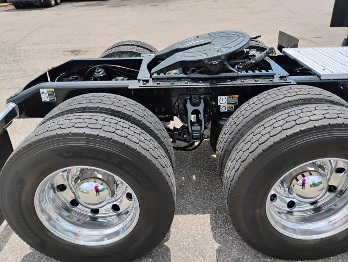 2022 Peterbilt 579-8