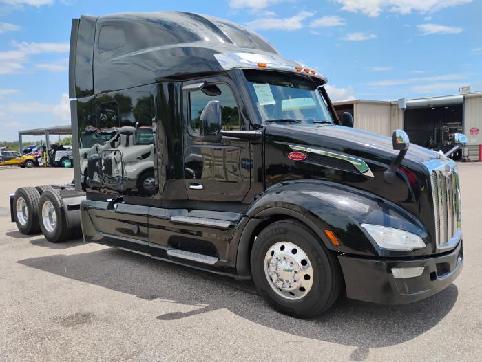 2022 Peterbilt 579-9