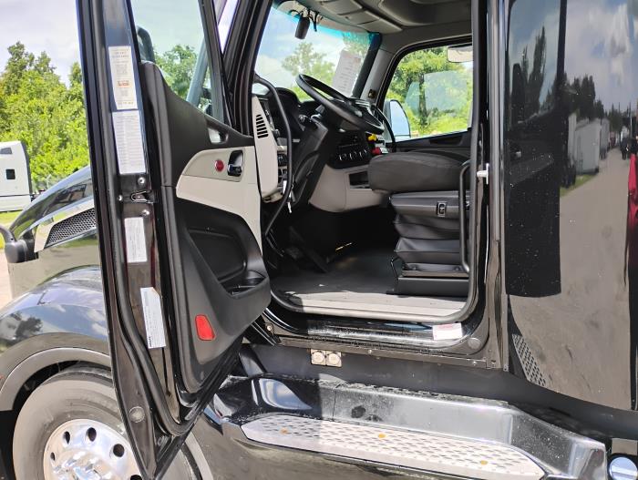 2022 Peterbilt 579-15