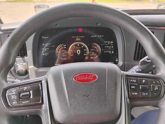 2022 Peterbilt 579-18