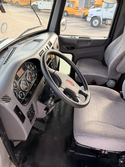 2018 Peterbilt 348-12