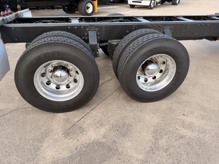 2018 Peterbilt 348-8