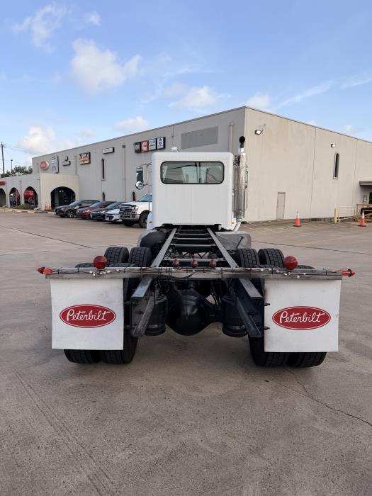 2018 Peterbilt 348-6
