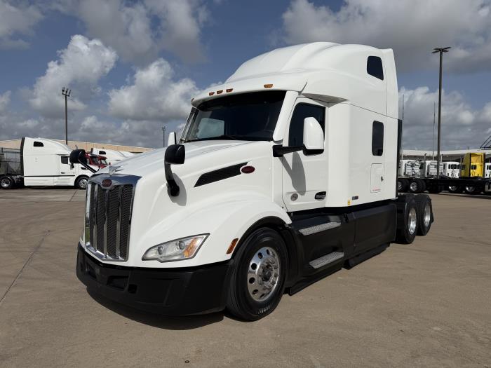 2022 Peterbilt 579-0