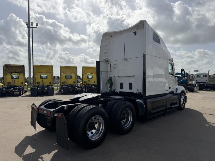 2022 Peterbilt 579-4