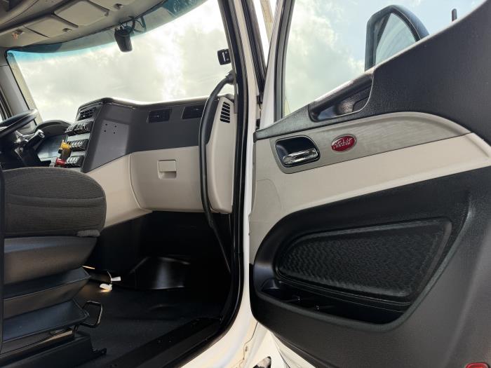 2022 Peterbilt 579-21