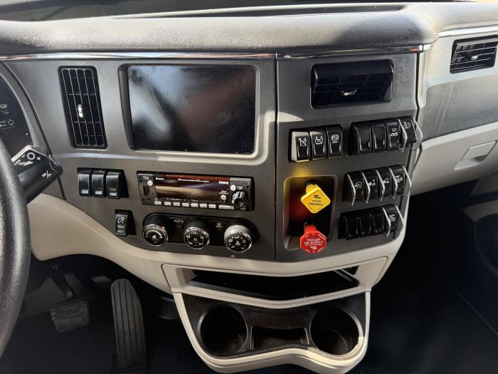 2022 Peterbilt 579-36