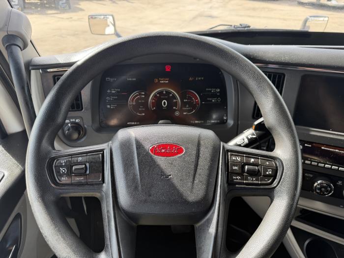 2022 Peterbilt 579-37