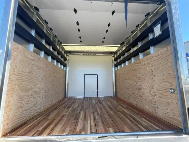 2027 Ford E-350-7