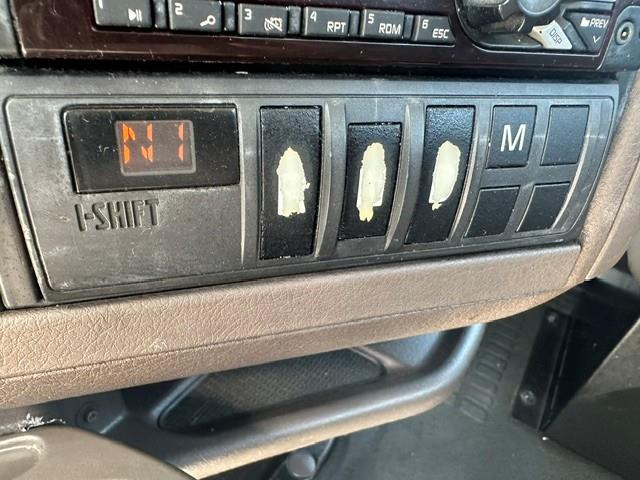 2017 Volvo VNL300-9