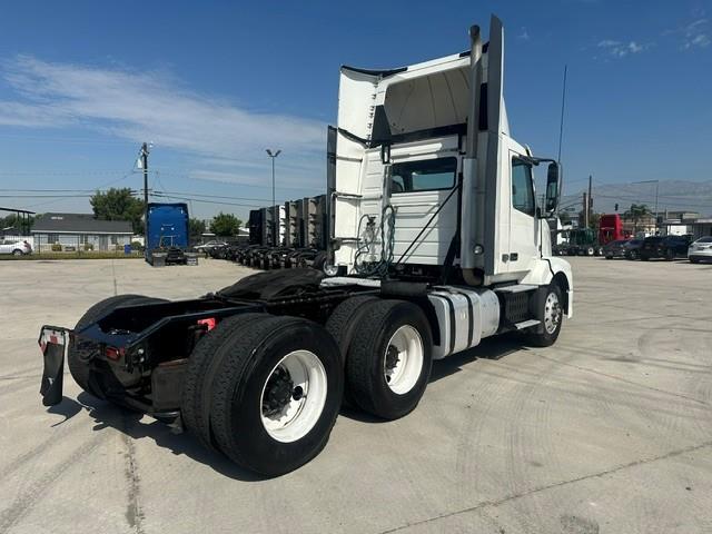 2017 Volvo VNL300-11