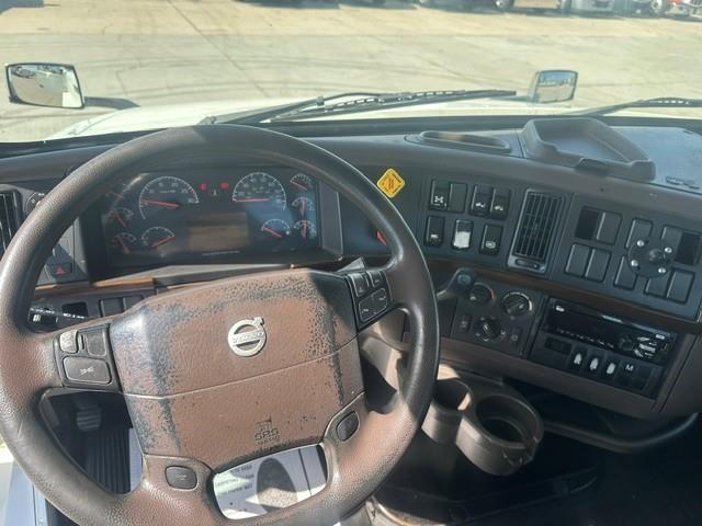 2017 Volvo VNL300-14