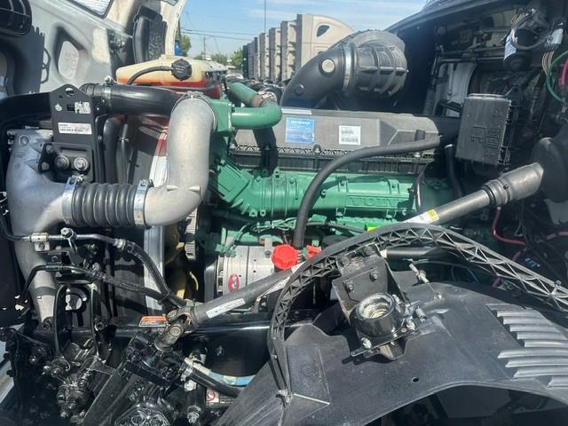 2017 Volvo VNL300-15