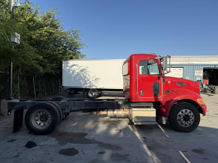 2020 Peterbilt 337-2