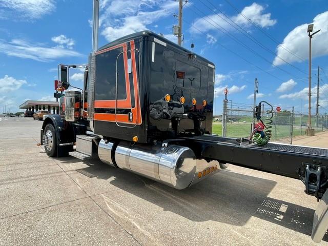 2022 Peterbilt 389-3