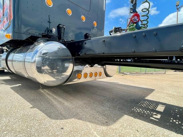 2022 Peterbilt 389-4