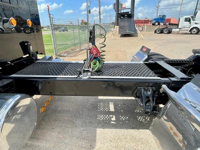2022 Peterbilt 389-5