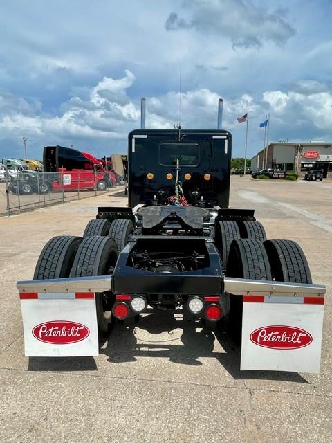 2022 Peterbilt 389-7