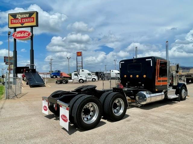 2022 Peterbilt 389-8