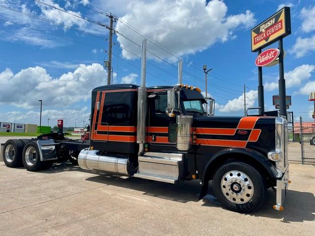 2022 Peterbilt 389-11