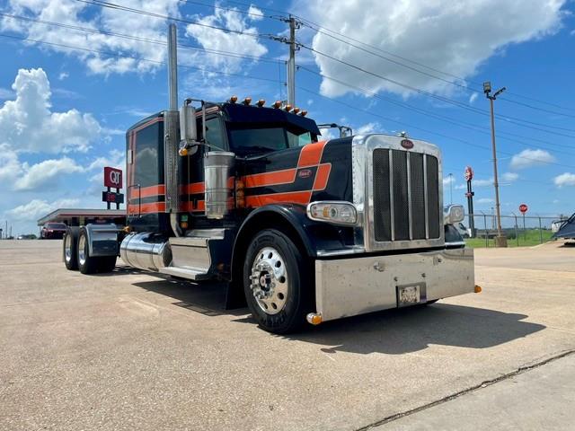 2022 Peterbilt 389-12